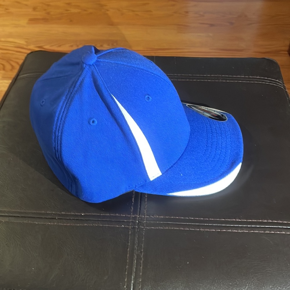 Baseball cap - Picture 6 of 7